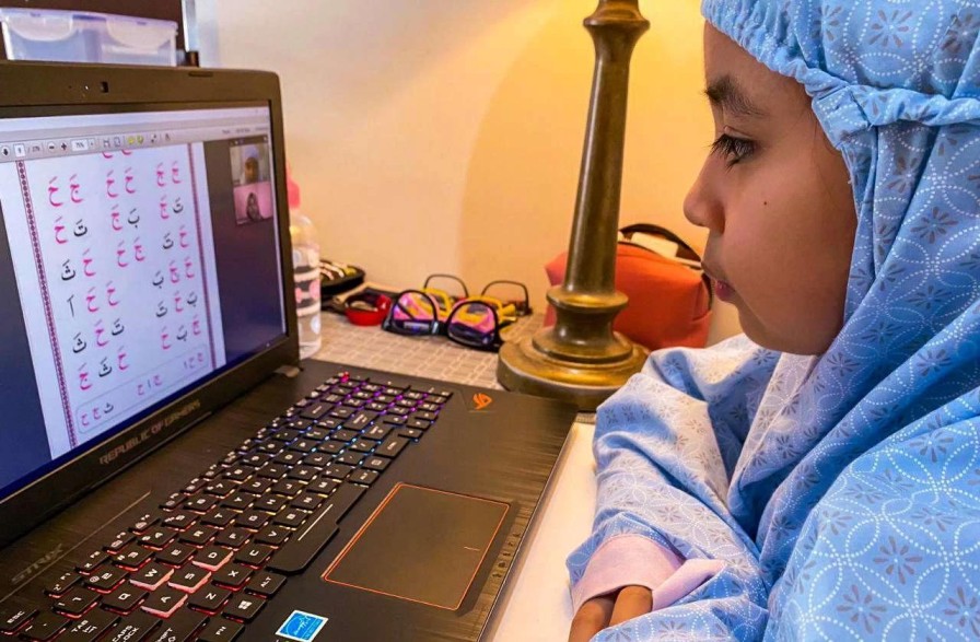 Online noorani qaidah class in progress.